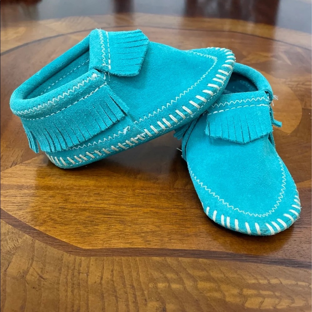 Minnetonka Moccasins Size 4